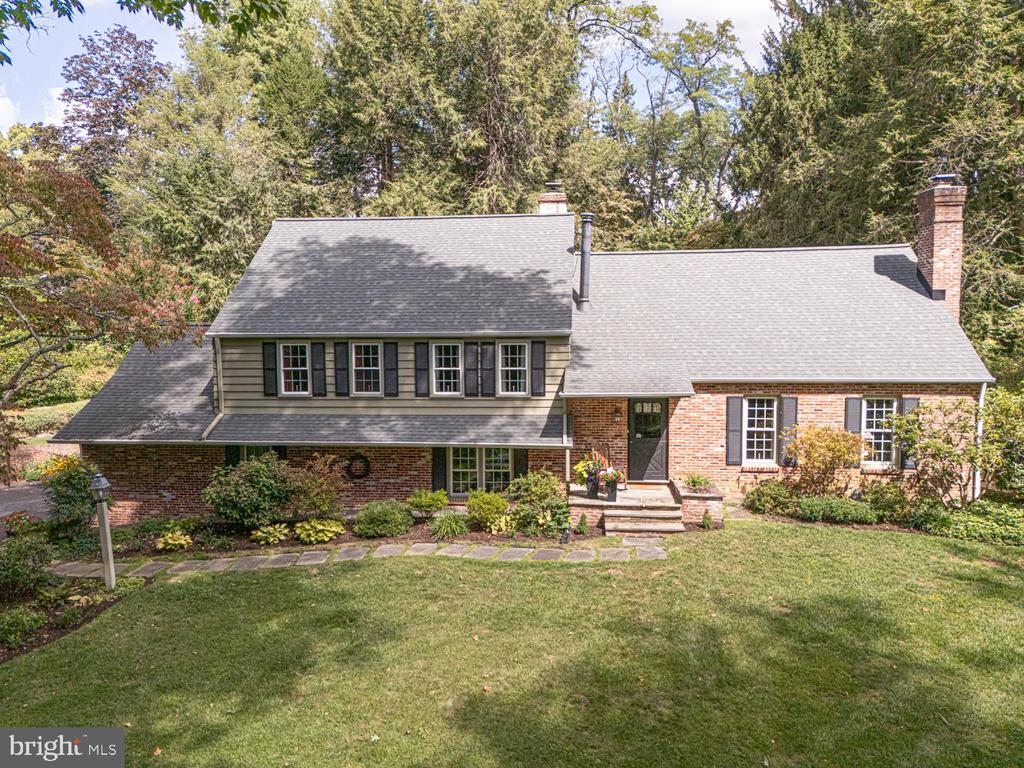 2 LOCUST LANE