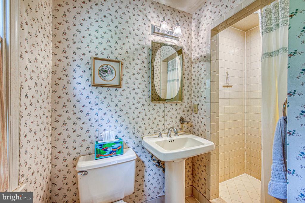 2 LOCUST LANE