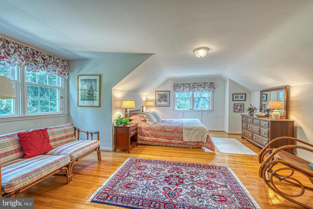 2 LOCUST LANE