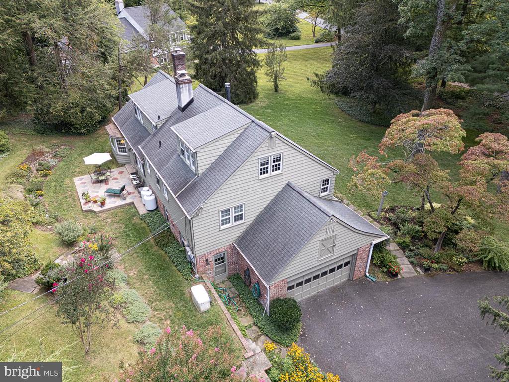 2 LOCUST LANE