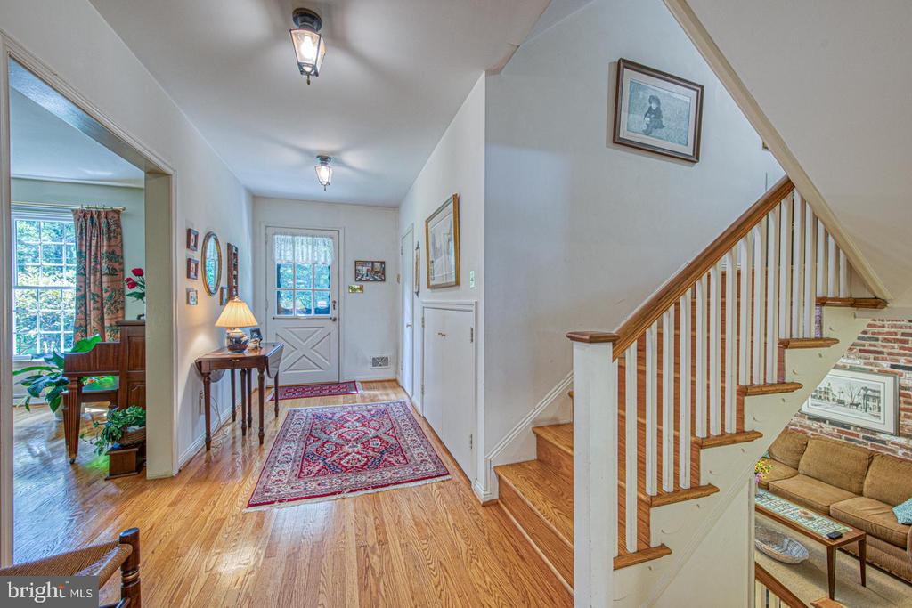 2 LOCUST LANE