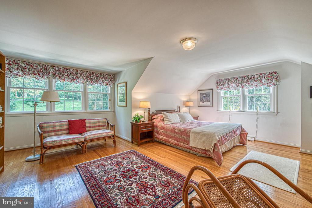 2 LOCUST LANE