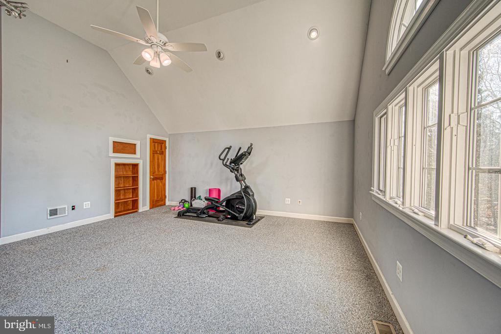 470 FARNUM ROAD