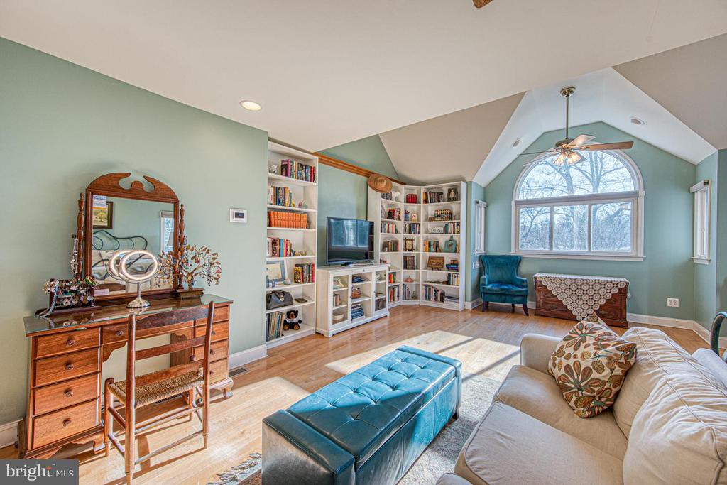 470 FARNUM ROAD