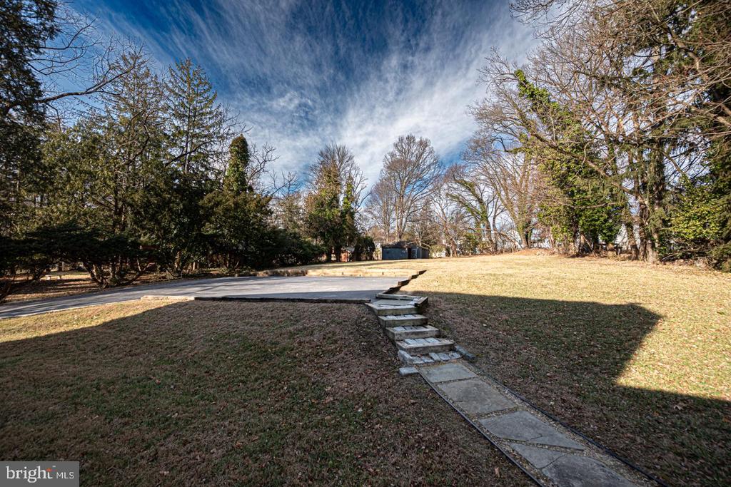 470 FARNUM ROAD