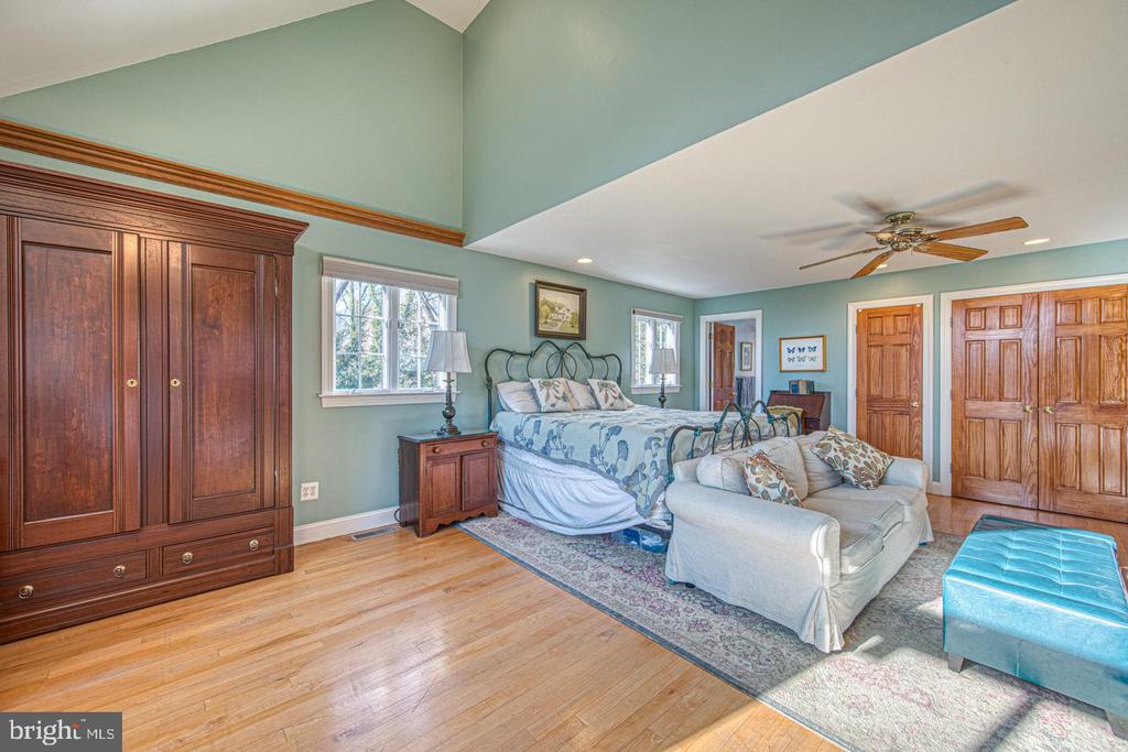 470 FARNUM ROAD