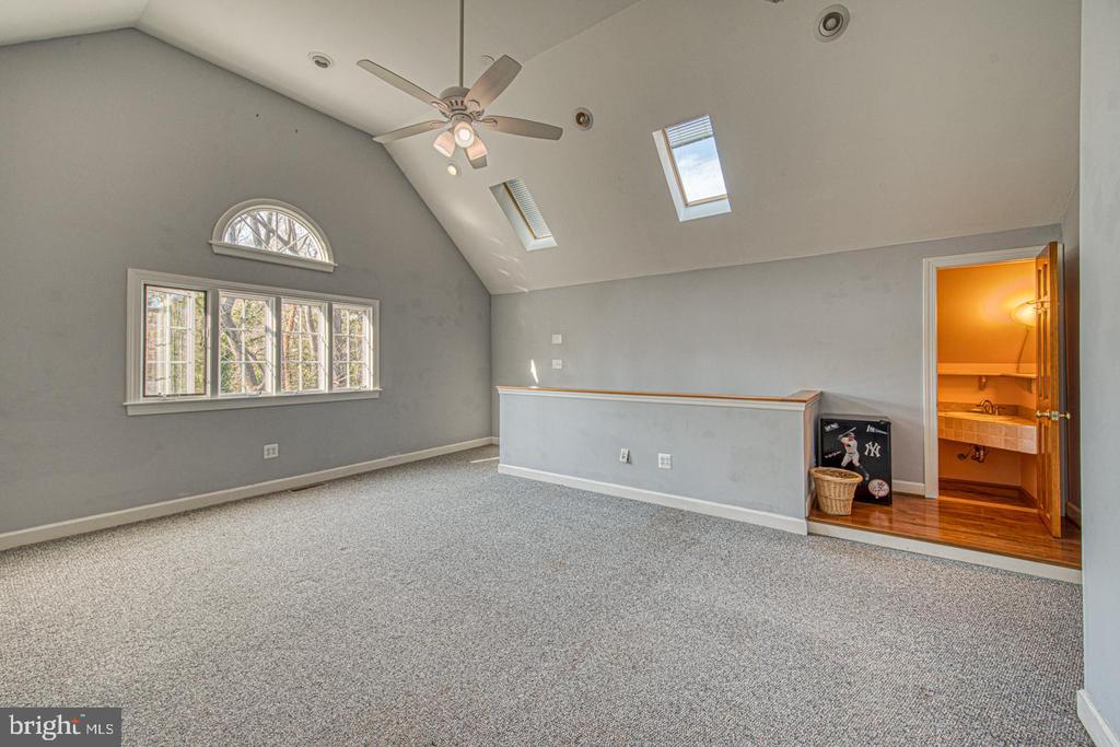 470 FARNUM ROAD