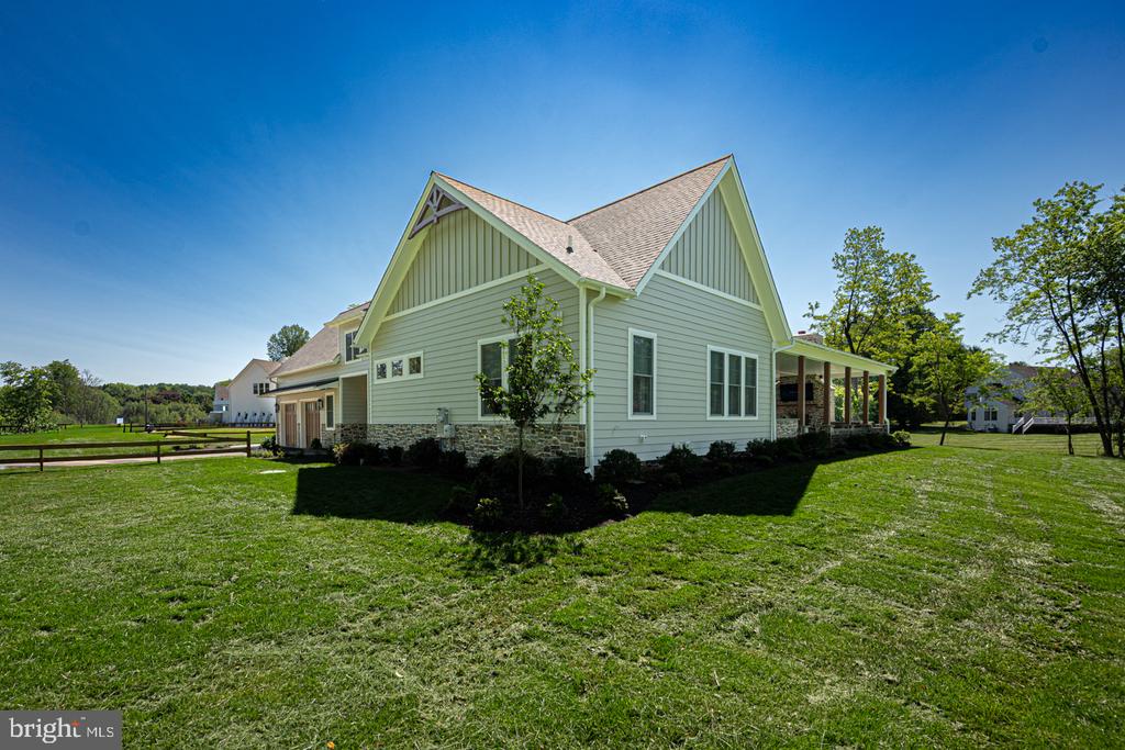 657 N HEILBRON DRIVE A