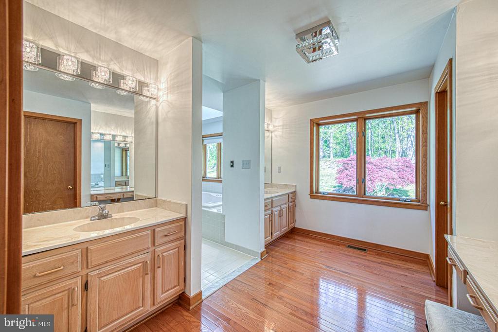 635 N HEILBRON DRIVE