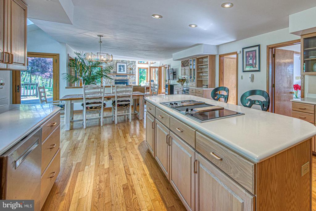 635 N HEILBRON DRIVE