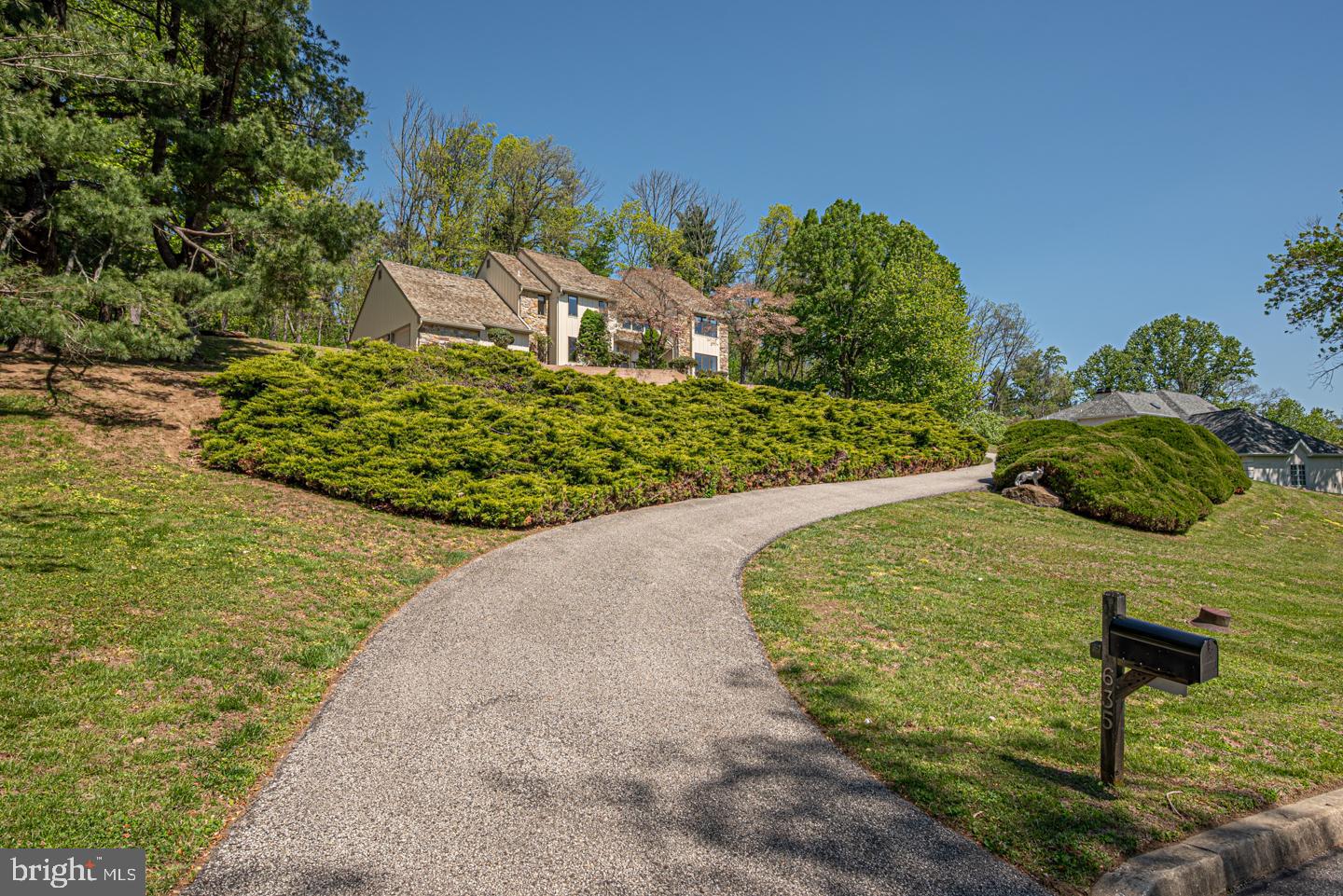 635 N HEILBRON DRIVE