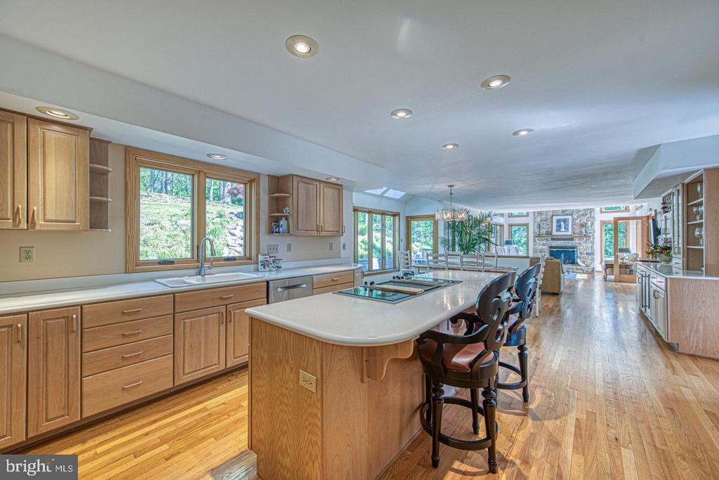 635 N HEILBRON DRIVE