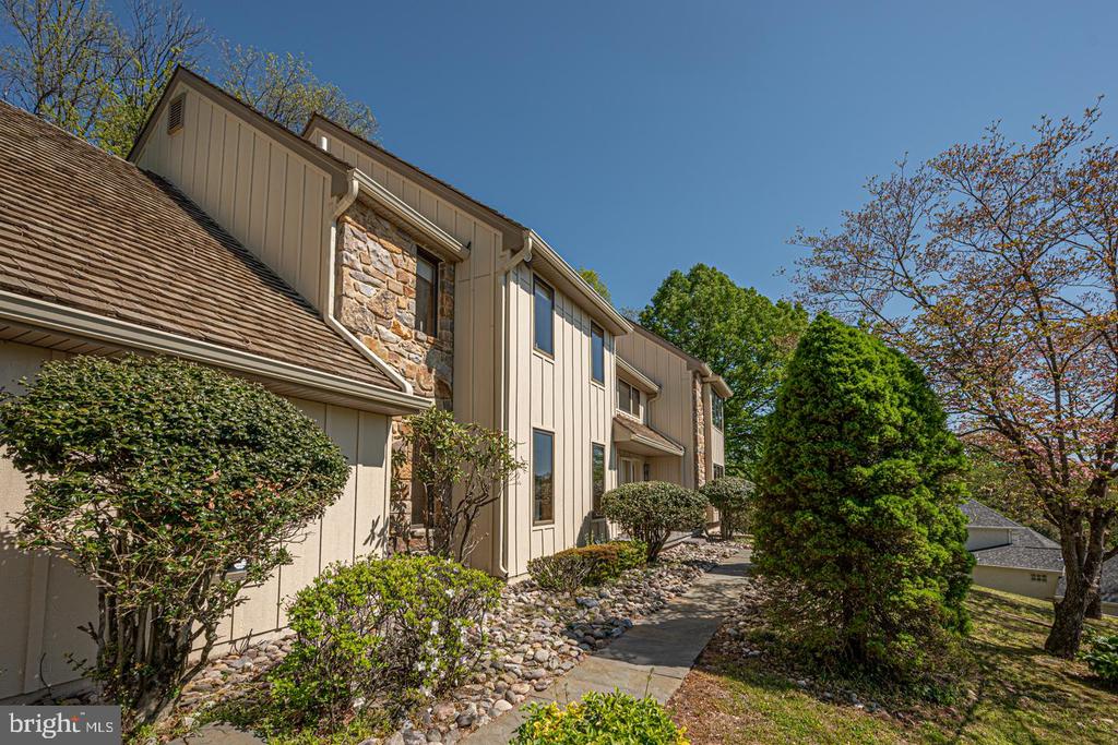 635 N HEILBRON DRIVE