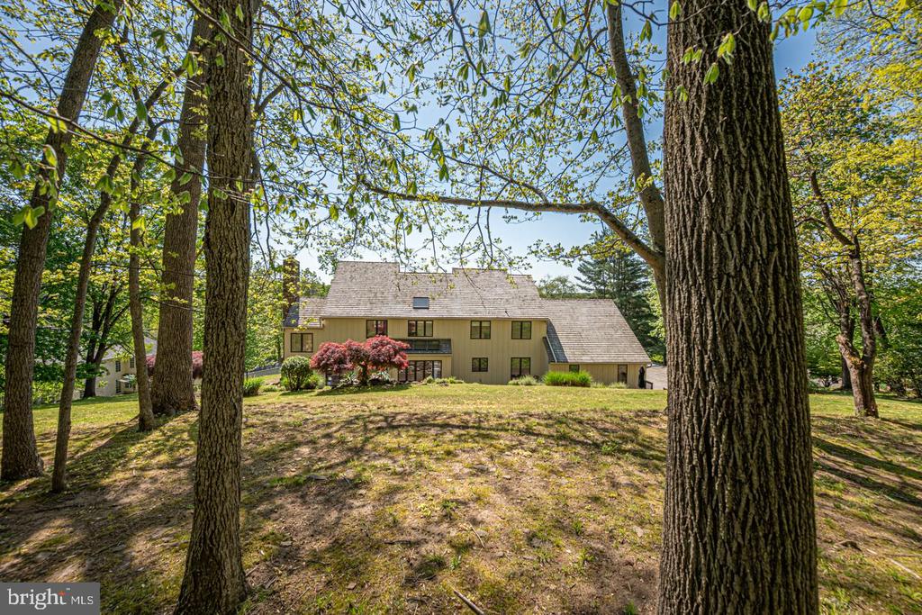 635 N HEILBRON DRIVE