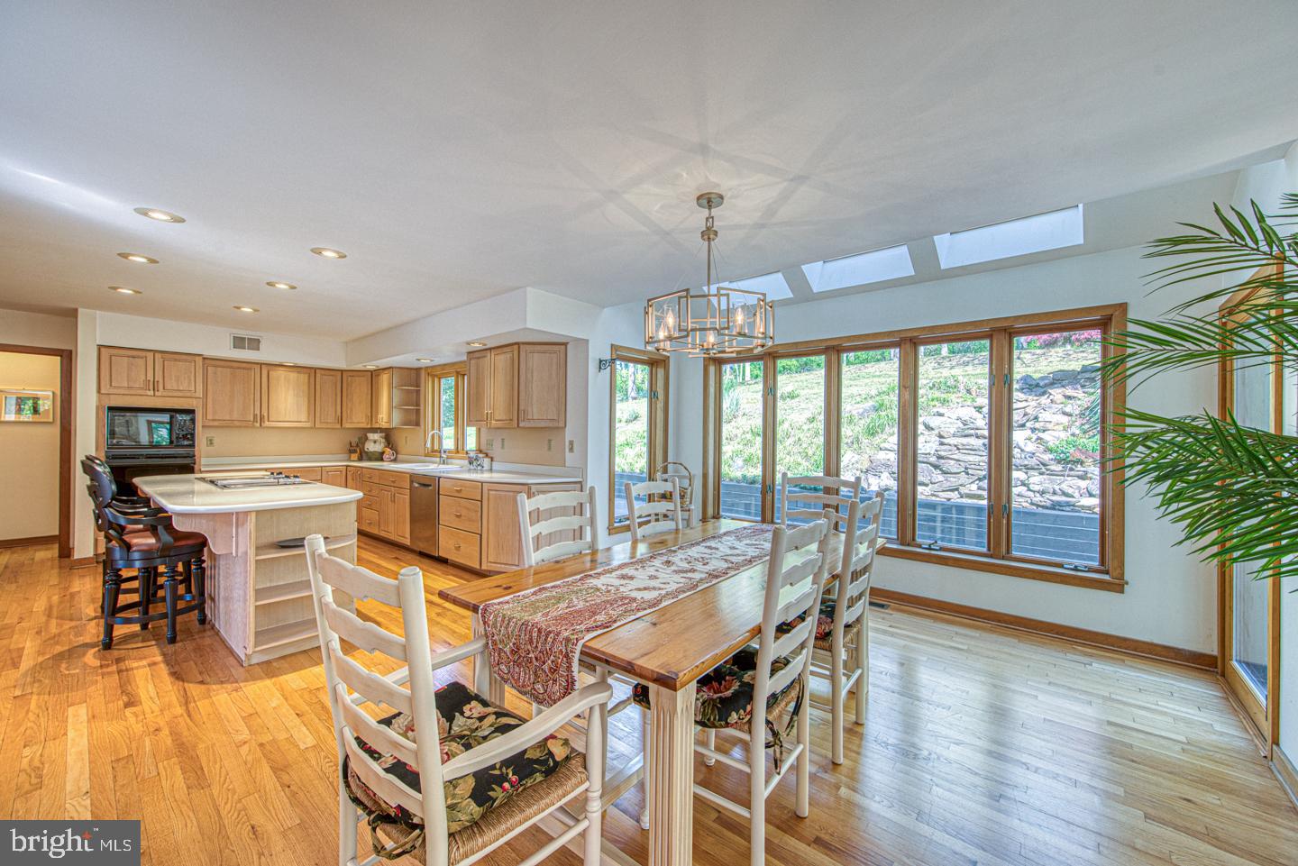 635 N HEILBRON DRIVE