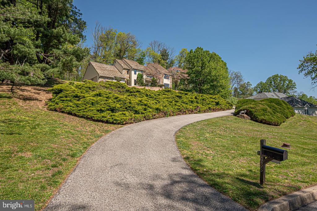 635 N HEILBRON DRIVE