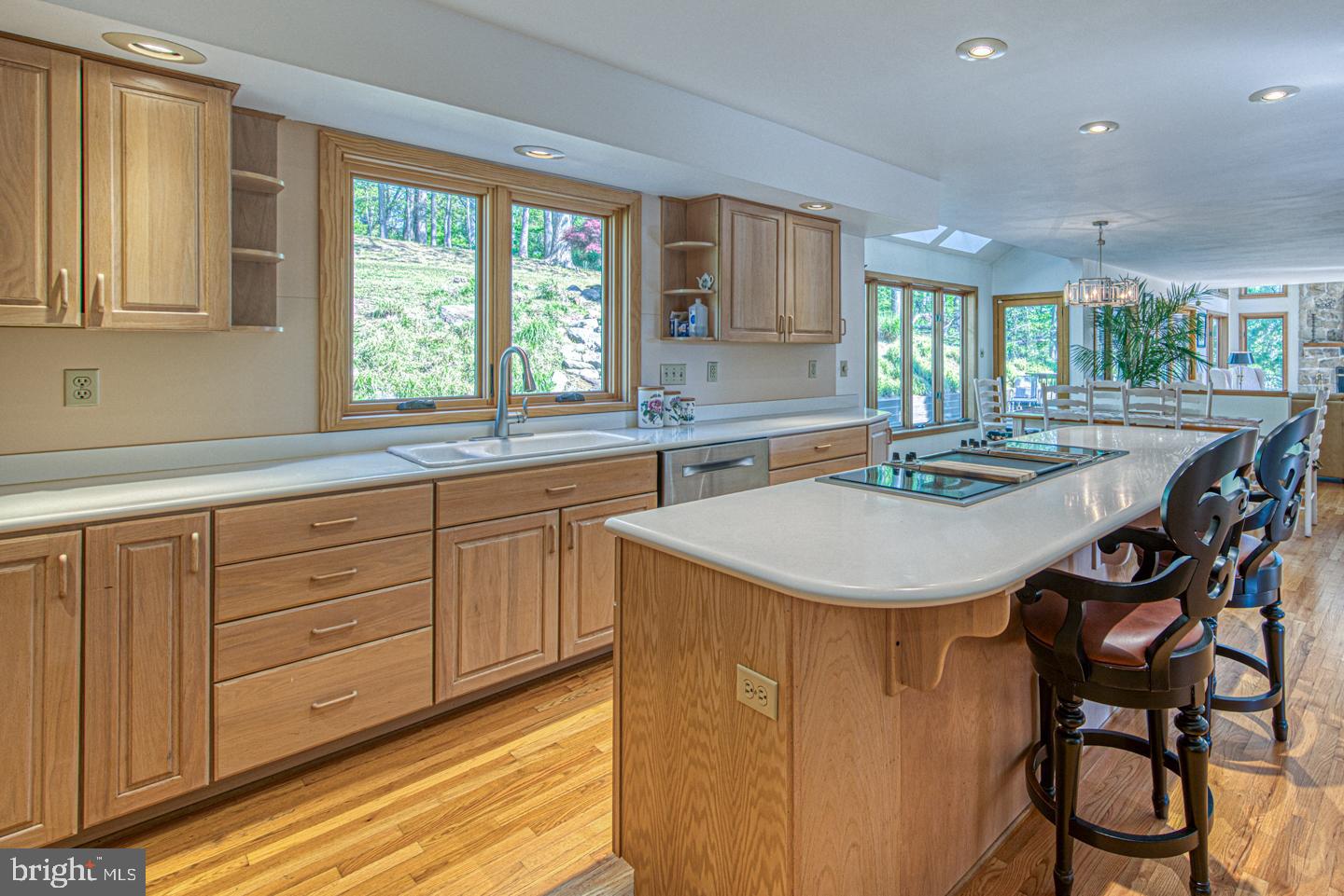 635 N HEILBRON DRIVE