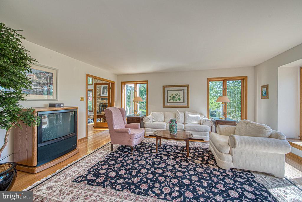 635 N HEILBRON DRIVE