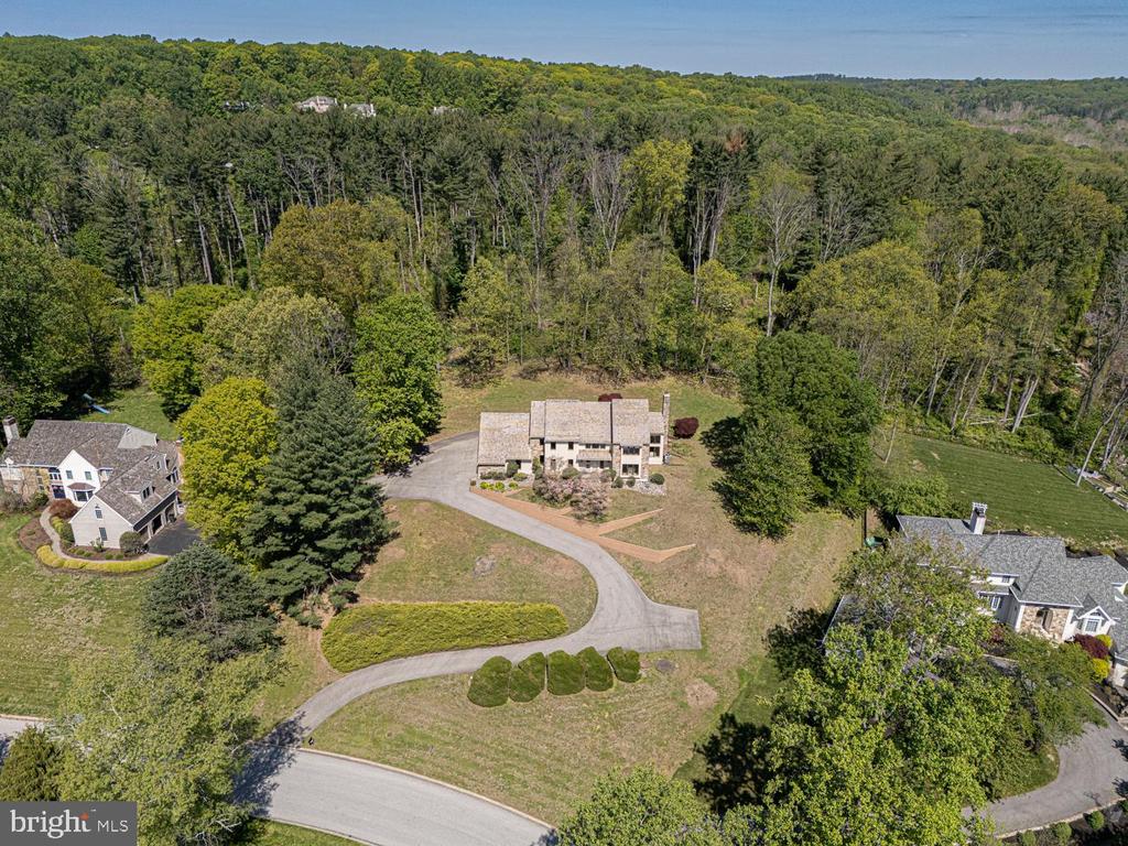 635 N HEILBRON DRIVE