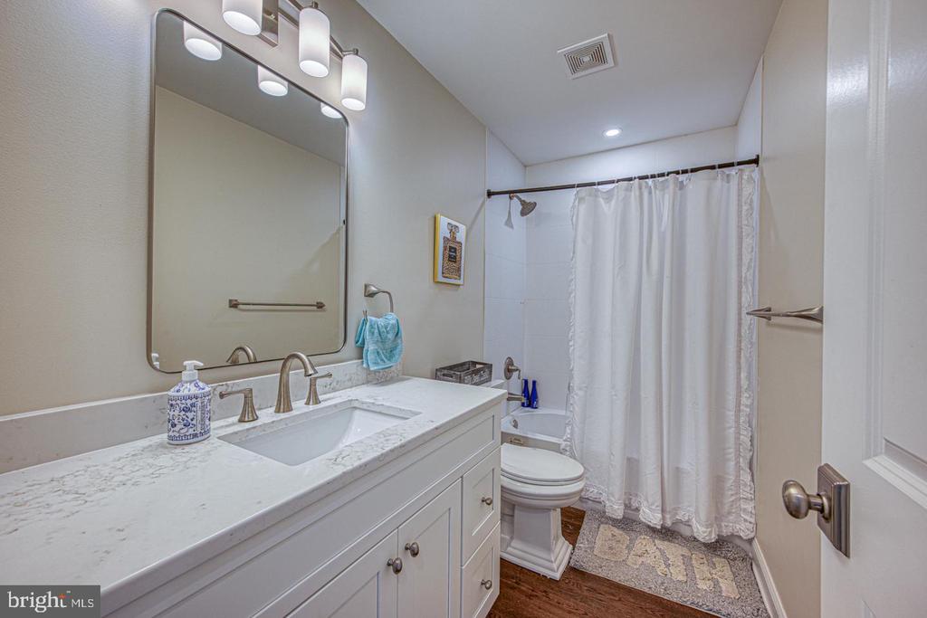 917 S. PROVIDENCE ROAD Unit: LOT 3