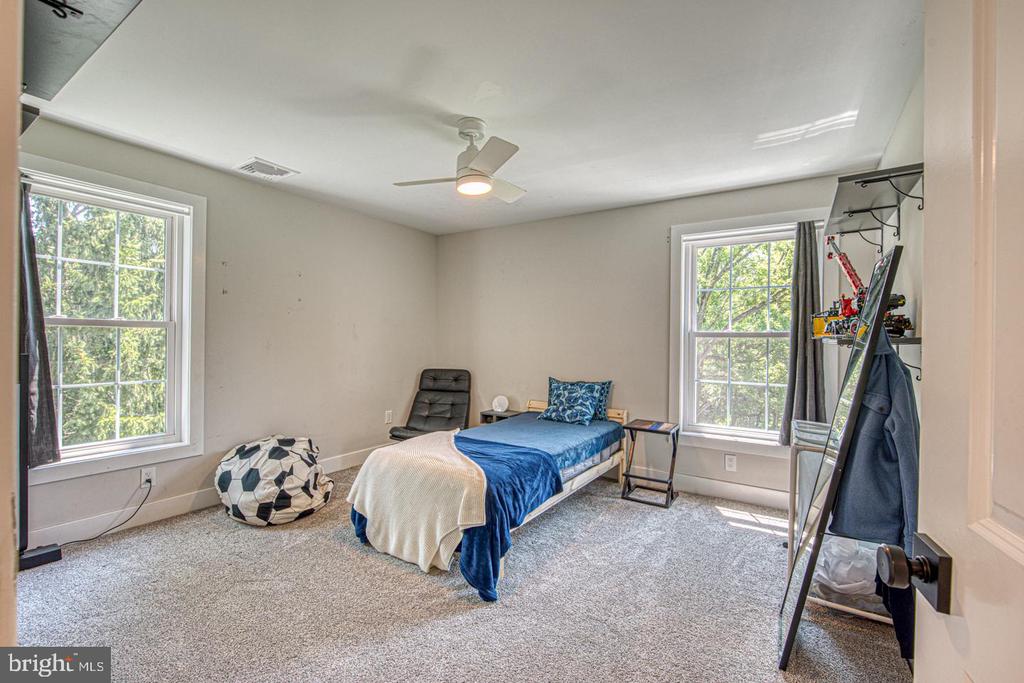 542 SMITHBRIDGE ROAD