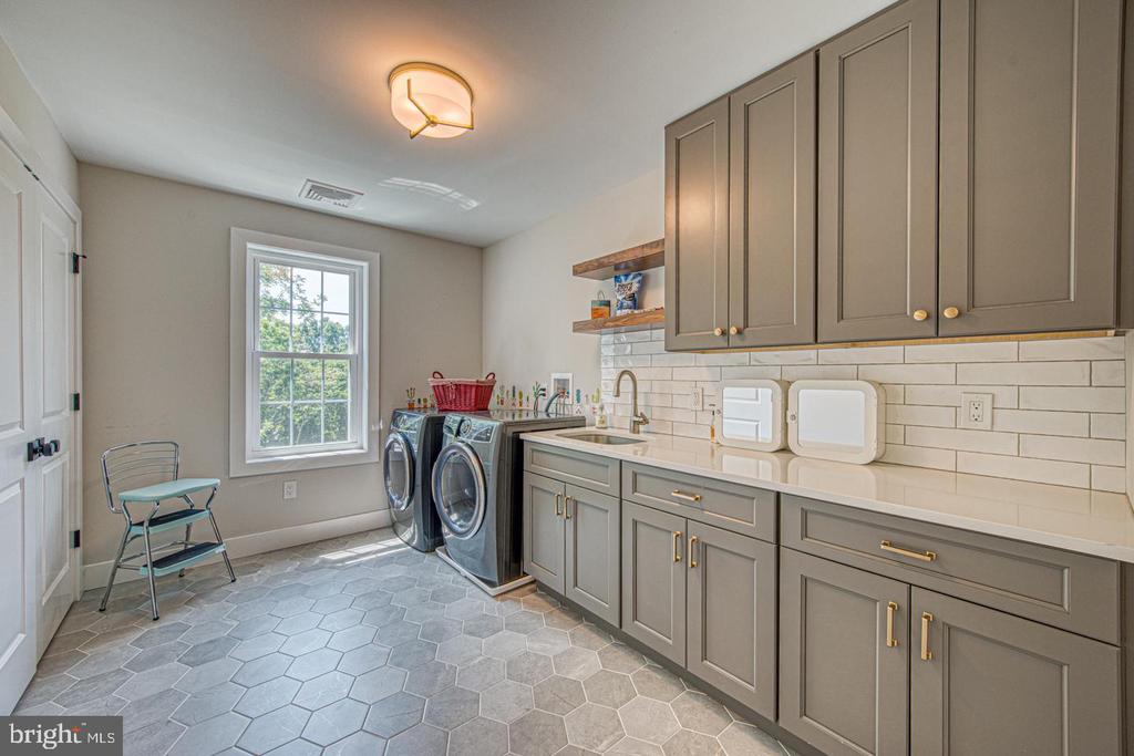 542 SMITHBRIDGE ROAD