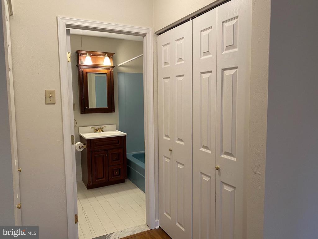 20 DOUGHERTY BOULEVARD Unit: M5