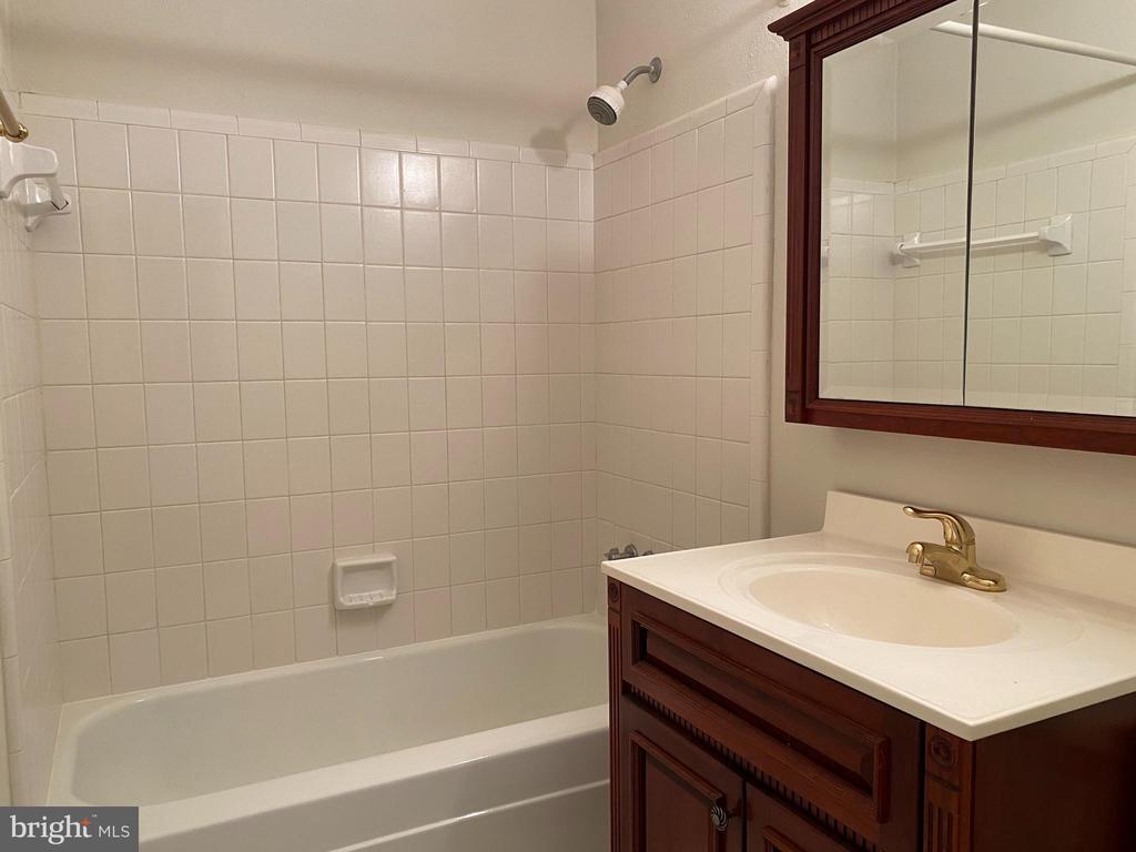 20 DOUGHERTY BOULEVARD Unit: M5