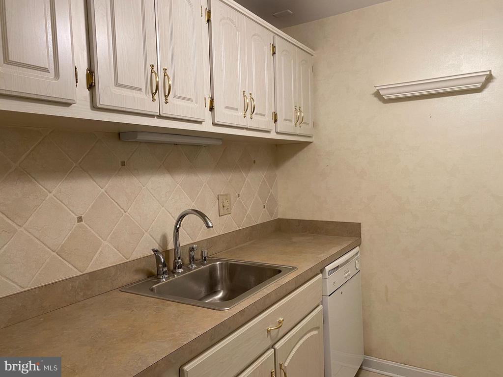 20 DOUGHERTY BOULEVARD Unit: M5