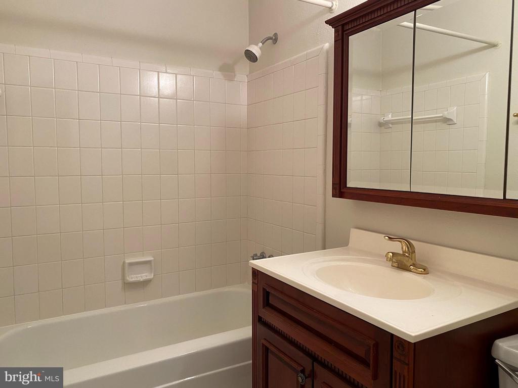 20 DOUGHERTY BOULEVARD Unit: M5
