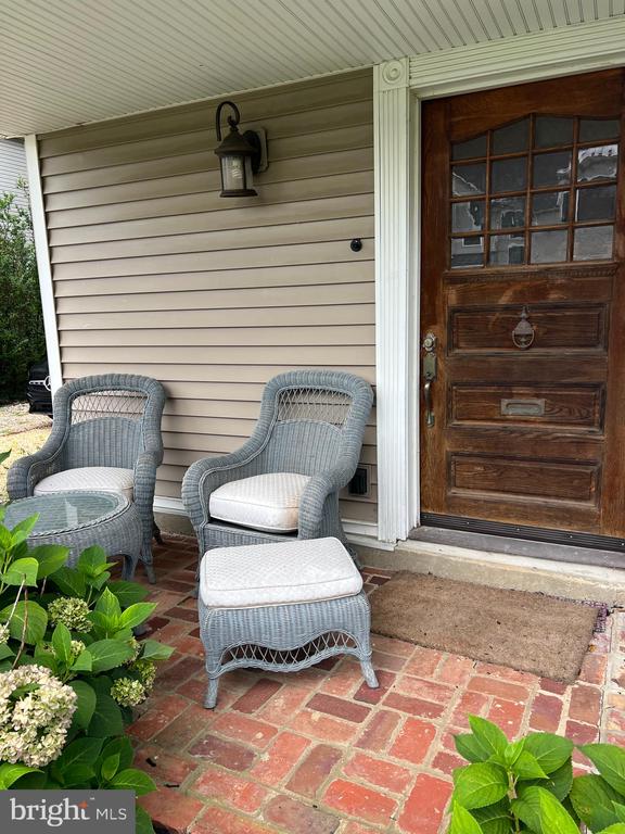 39 VAN LEER AVENUE