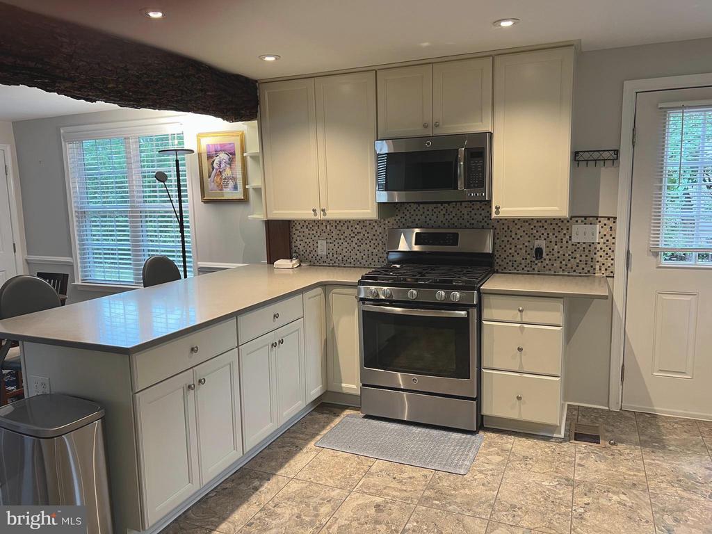 39 VAN LEER AVENUE
