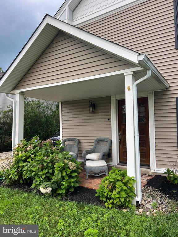 39 VAN LEER AVENUE