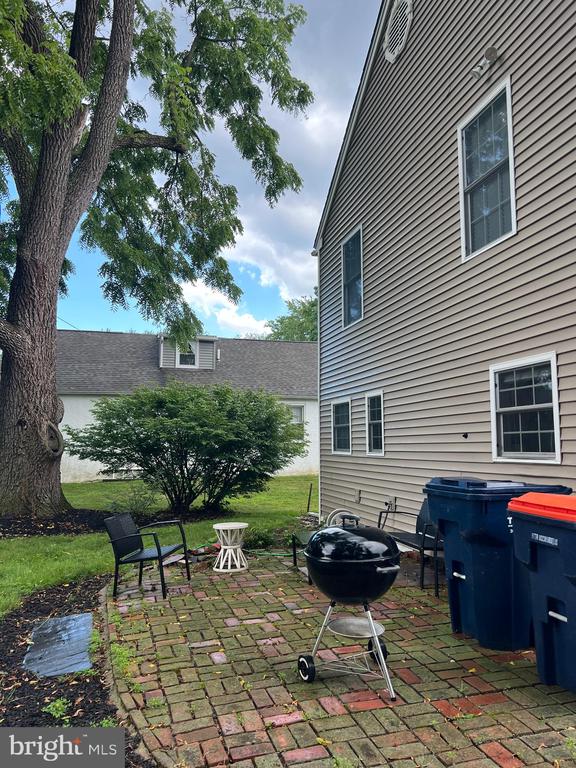 39 VAN LEER AVENUE