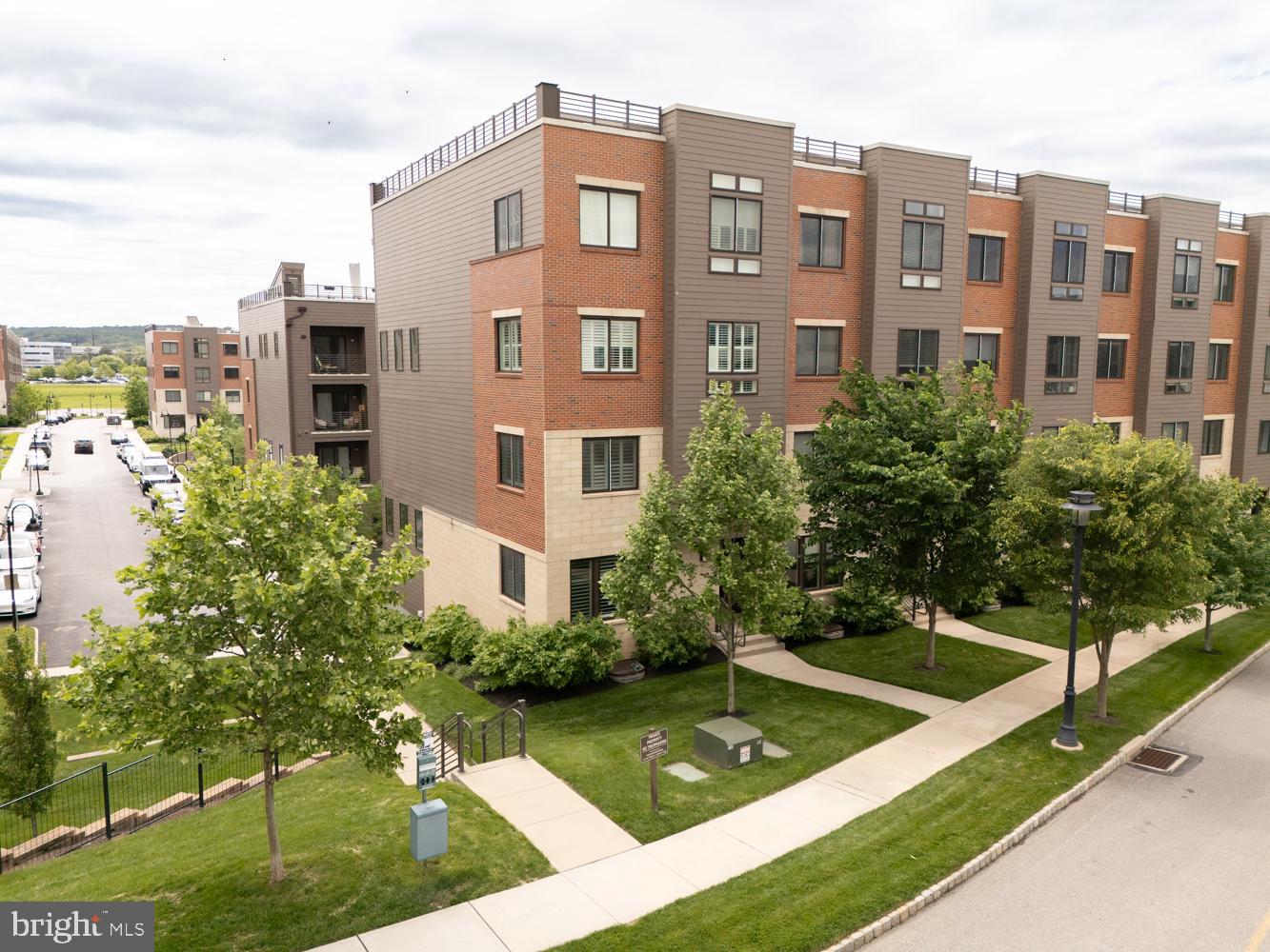1001 Lakeview Ct #1001