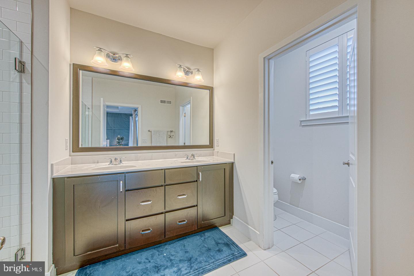 1001 Lakeview Ct #1001