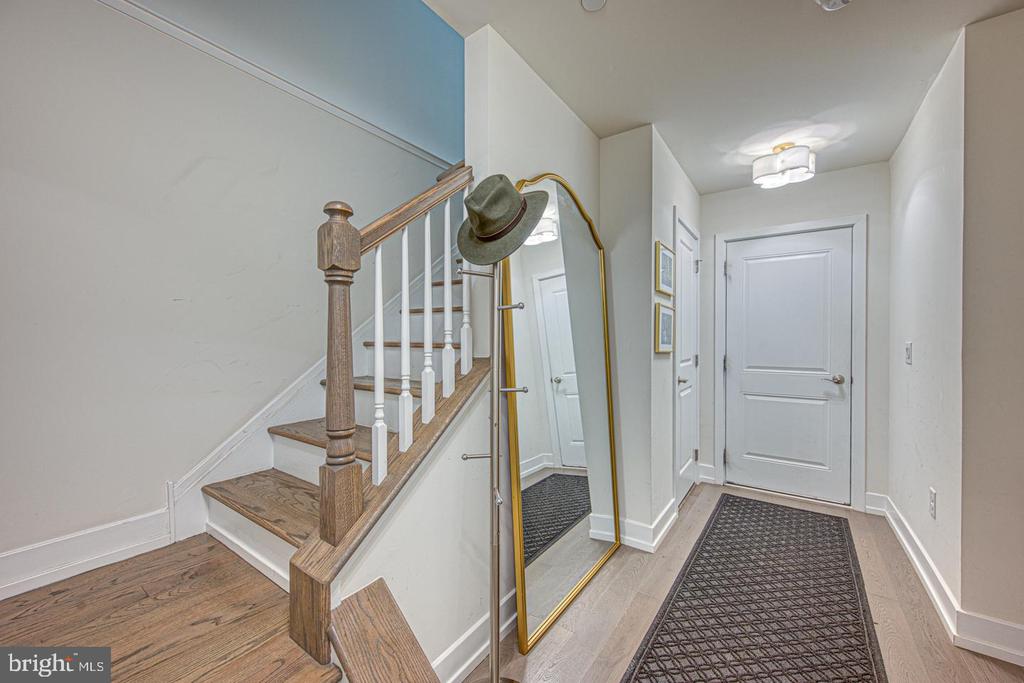 1001 LAKEVIEW CT #1001