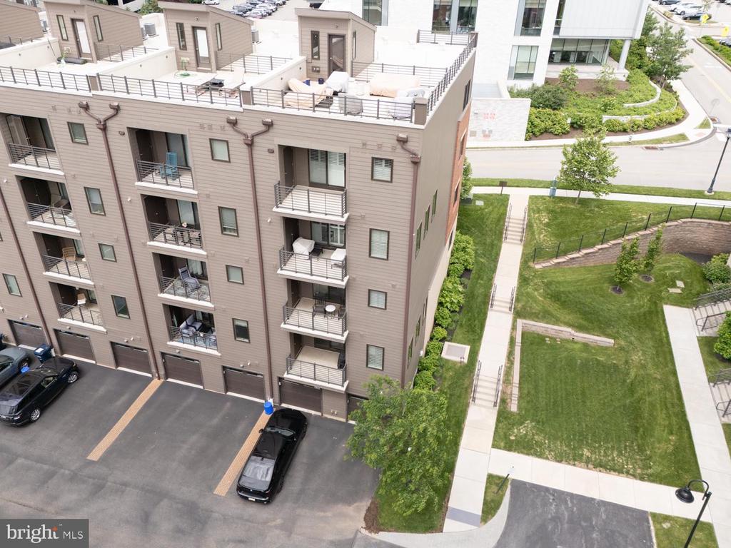 1001 LAKEVIEW CT #1001