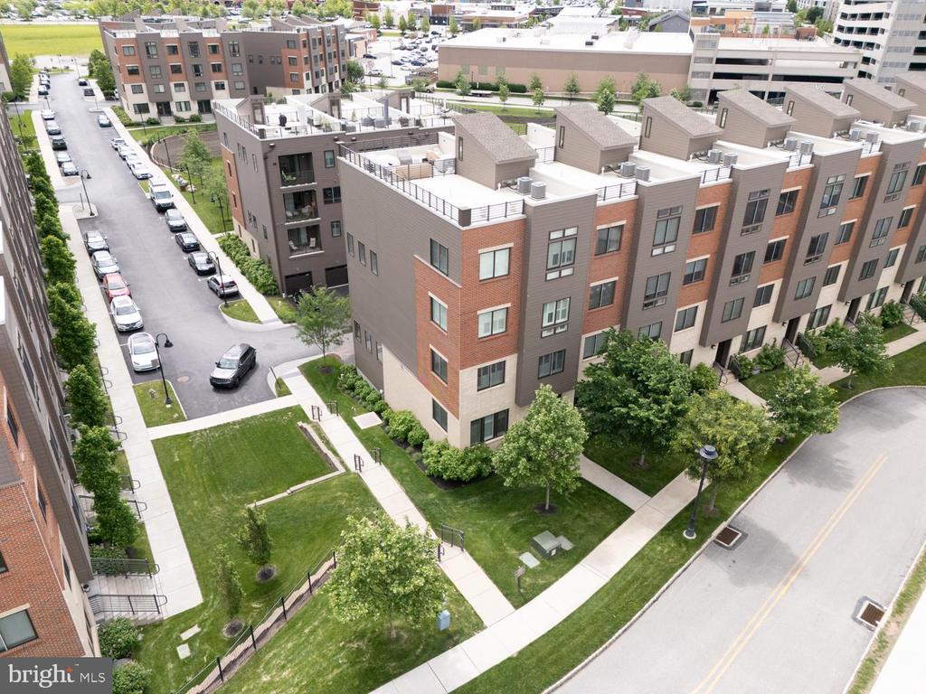 1001 LAKEVIEW CT #1001