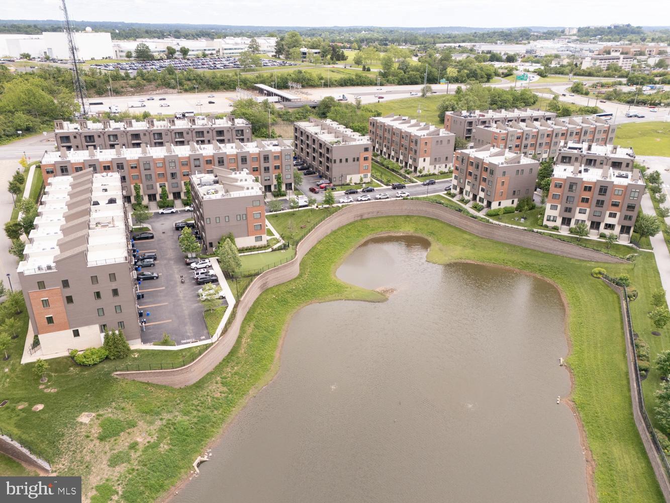 1001 LAKEVIEW CT #1001