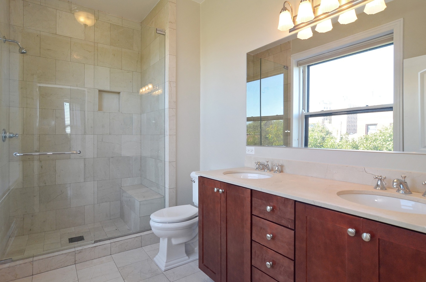 1717 N Crilly Court Unit: 4