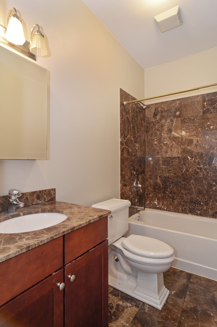 1717 N Crilly Court Unit: 4