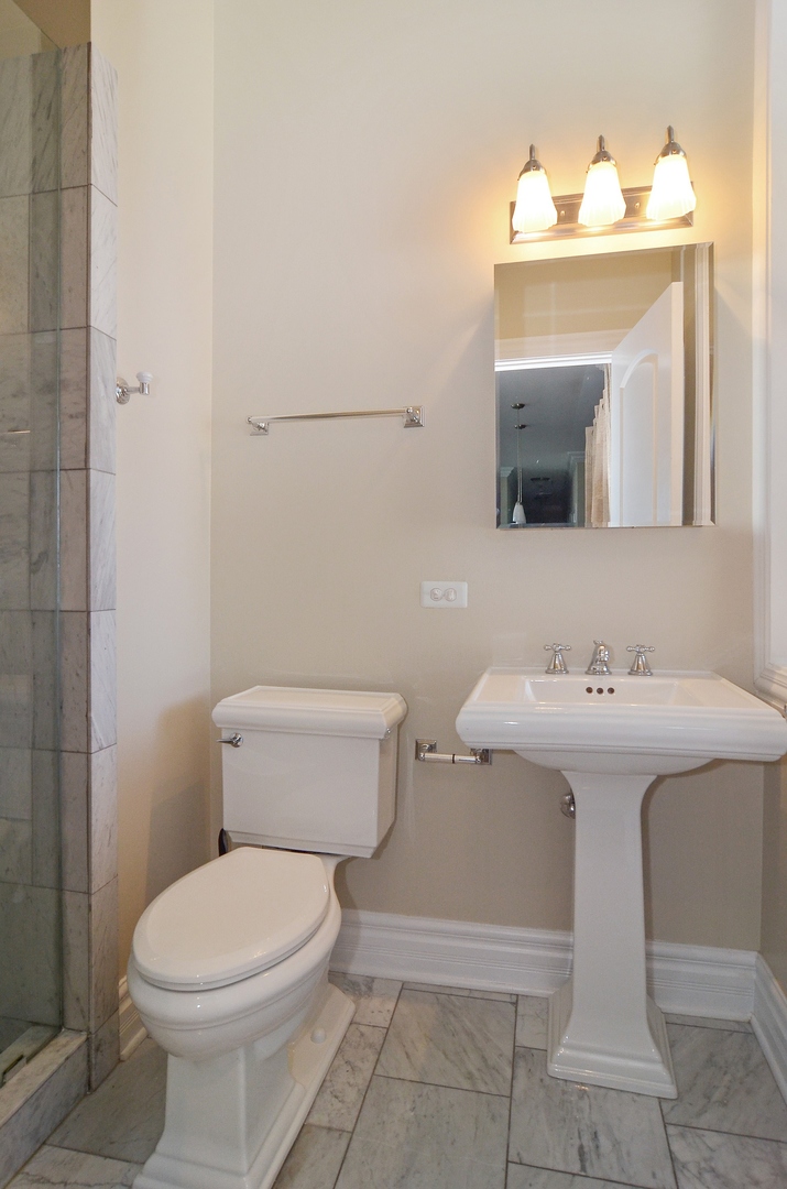 1717 N Crilly Court Unit: 4