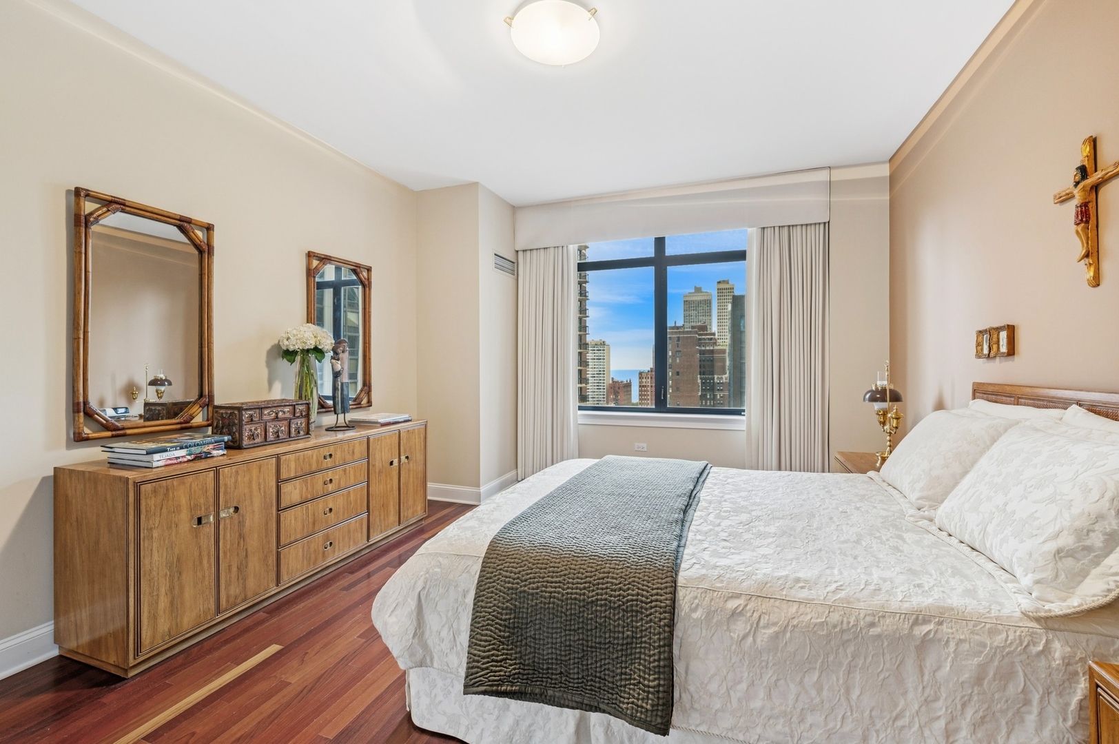 1122 N Dearborn Street Unit: 16H