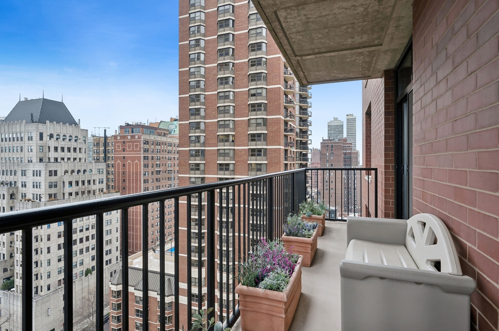 1122 N Dearborn Street Unit: 16H