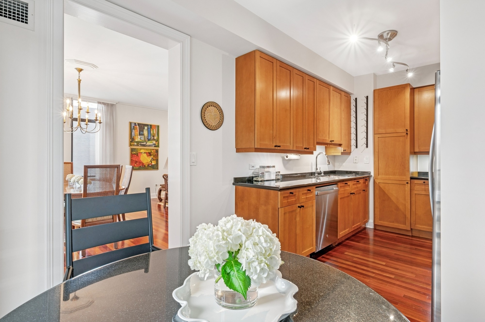 1122 N Dearborn Street Unit: 16H