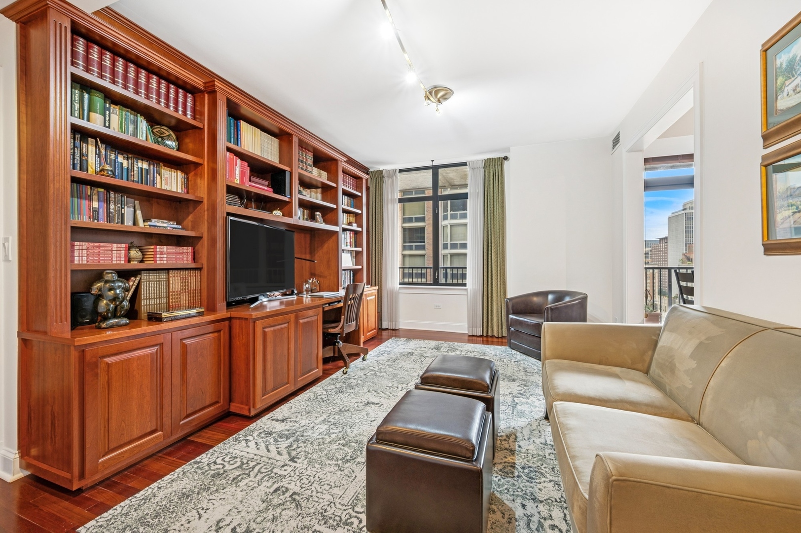 1122 N Dearborn Street Unit: 16H