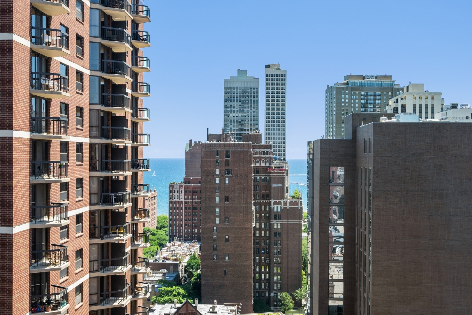 1122 N Dearborn Street Unit: 16H