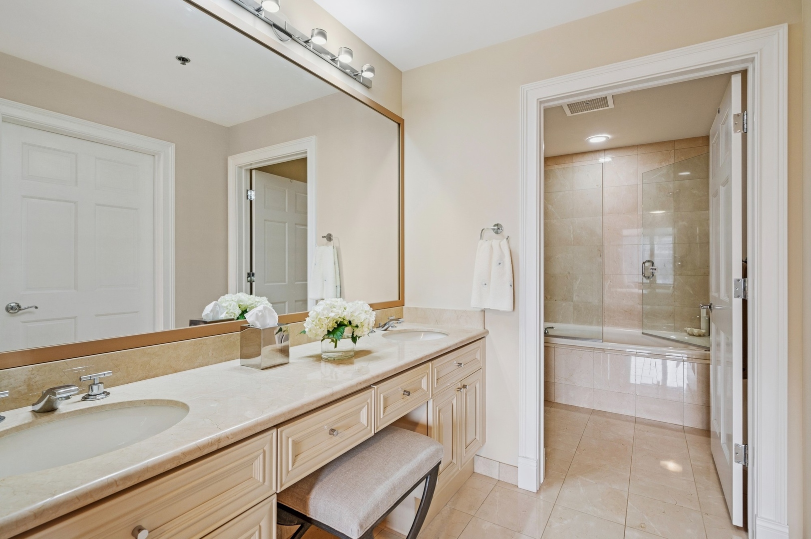 1122 N Dearborn Street Unit: 16H