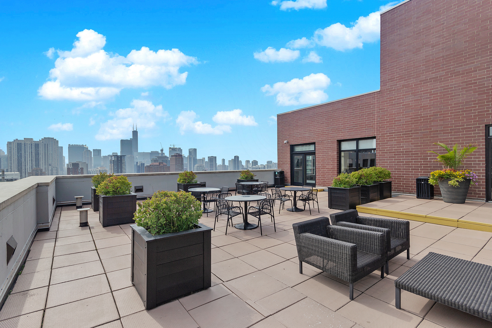 1122 N Dearborn Street Unit: 16H
